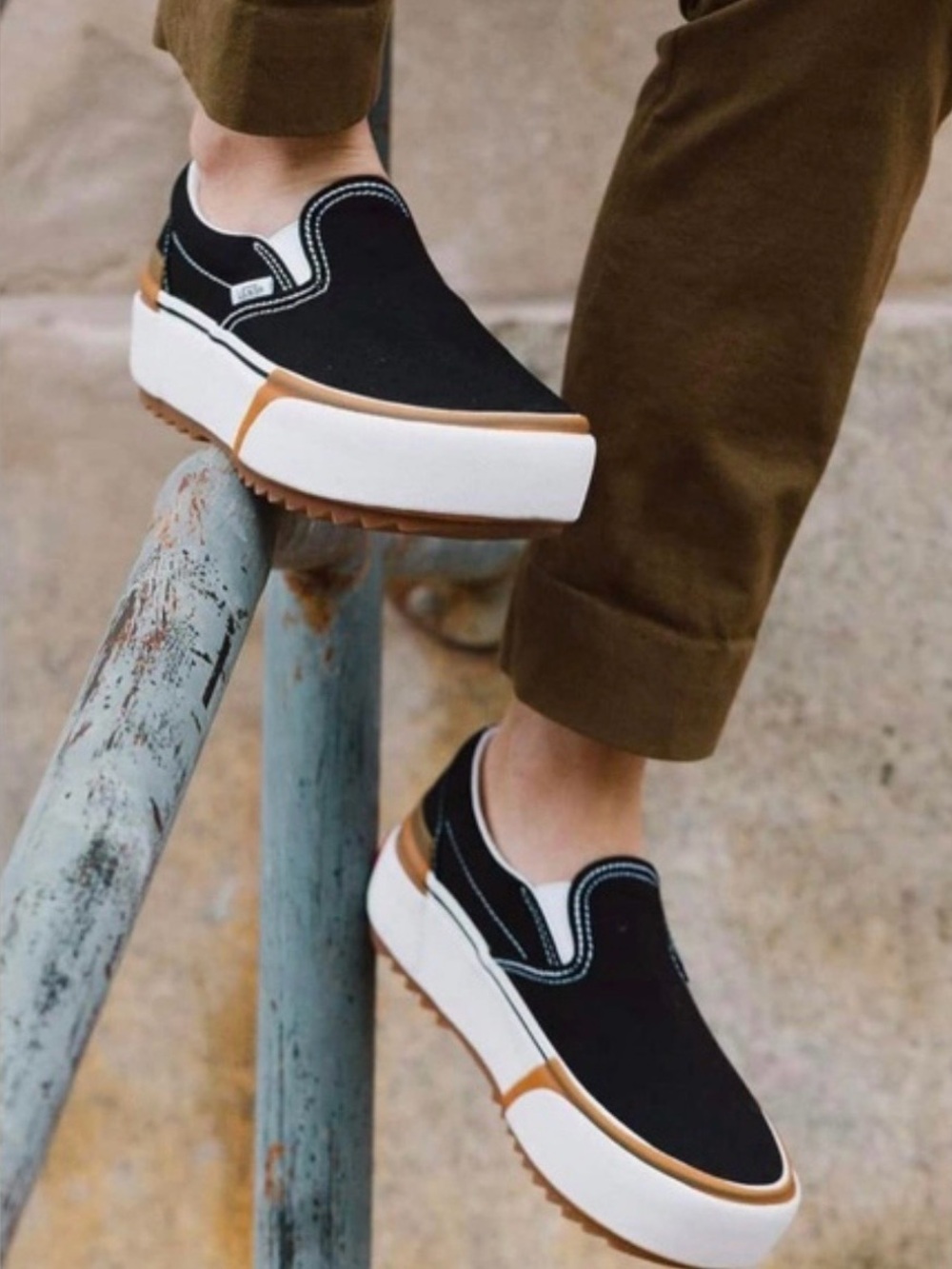 Vans Unisex Black Slip-On Platform Sneakers with Tan Accent Women’s 7.5 Men’s 6